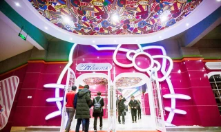 Nữ sinh Trung Quốc ‘phát sốt’ với căng-tin phong cách Hello Kitty