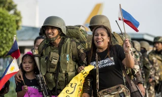 Marawi sạch bóng phiến quân, binh sĩ Philippines mừng rỡ rút khỏi chiến trường