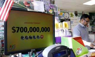 Cư dân Mỹ đã "nín thở" chờ đợi buổi quay số giải Jackpot gần 759 triệu USD suốt nhiều ngày qua. Ảnh: AP