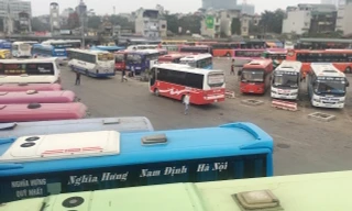 Xe Ninh Bình vẫn bắt khách tại Mỹ Đình dù đã xóa tuyến