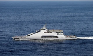 Tàu cao tốc của quân đội Iran. Ảnh: Reuters