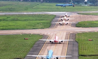 Cảnh xếp hàng đợi lượt bay ở Tân Sơn Nhất 