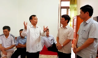 Lãnh đạo Sở Du lịch, huyện Bố Trạch đến thăm hỏi, động viên đoàn khách du lịch không may gặp nạn.