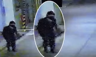 Hình ảnh "Ninja Heisei" bị ghi lại bởi camera an ninh. Ảnh: Cảnh sát Osaka