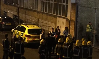 Quang cảnh bên ngoài hộp đêm sau khi xảy ra sự cố rò rỉ chất độc lạ. Ảnh: Phie McKenzia