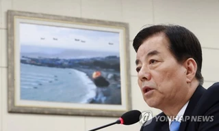 Bộ trưởng Quốc phòng Hàn Quốc Han Min-koo trong cuộc họp hôm nay, 16/5. Ảnh: Yonhap