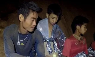 Huấn luyện viên Ekapol Chantawong (bên trái). Ảnh chụp màn hình