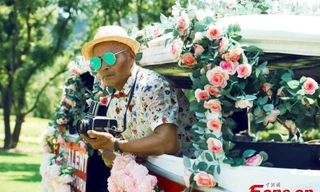 Ông lái đò 60 tuổi gây choáng với bộ ảnh thời trang