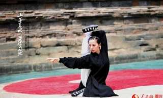 Thiếu nữ lên núi Võ Đang luyện tuyệt đỉnh Thái Cực Quyền