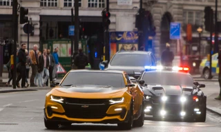 Siêu xe rượt đuổi 'náo loạn' cung điện để quay ‘Transformers’