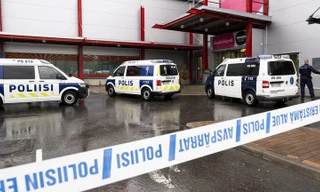 Cảnh sát phong tỏa trung tâm thương mại Herman. Ảnh: Reuters