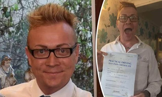 Mason sung sướng khoe giấy thông báo đỗ bằng lái xe. Ảnh: Facebook