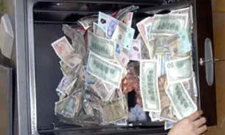 Trộm đột nhập trụ sở UBND xã phá két sắt lấy tiền