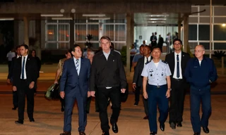 Tổng thống Jair Bolsonaro rời Brazil lên đường đến Nhật Bản dự hội nghị G20. Ảnh: Reuters