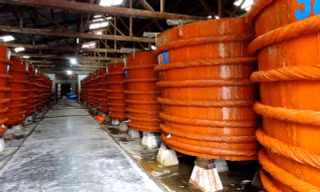 Các cơ sở sản xuất nước mắm đã và đang gánh chịu những tác động trực tiếp từ thông tin không khách quan mà Vinastas đưa ra trước đó về hàm lượng arsen tổng vượt ngưỡng cho phép trong nước mắm độ đạm cao.