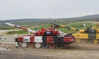 Xe tăng của đội Nga (màu đỏ). Ảnh: Sputnik