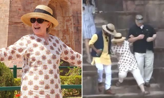 Ngã liên tục, bà Hillary Clinton bỏ dép, đi chân đất tại Ấn Độ