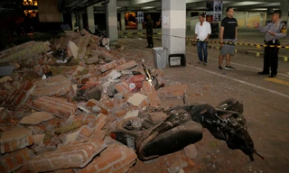 Cảnh đổ nát sau trận động đất. Ảnh: Reuters