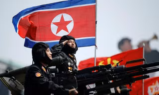 Binh sĩ Triều Tiên tham gia diễu binh tại Bình Nhưỡng ngày 15/4/2017. Ảnh: Reuters