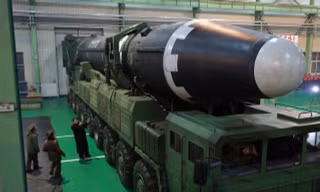 Tên lửa Hwasong-15. Ảnh: KCNA