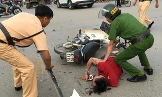 Chỉ đến khi vượt đèn đỏ, tự gây tai nạn, tên cướp xe khách ngày 15/9 có biểu hiện ngáo đá mới bị tóm. Ảnh: DC