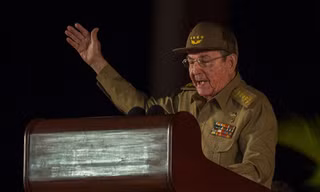 Chủ tịch Raúl Castro phát biểu trong lễ tưởng niệm lãnh tụ Fidel Castro tại .quảng trường Antonio Maceo.