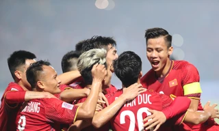 Tuyển Việt Nam ăn mừng chiến thắng 3-0 trước Lào trên sân Hàng Đẫy tối 24/11. Ảnh: Đức Đồng