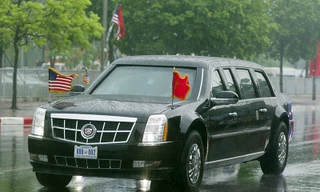 Tổng thống Obama tạm biệt Hà Nội trong mưa