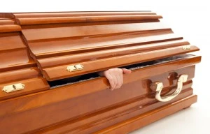 Hi hữu: Chui vào quan tài làm lễ trừ tà rồi qua đời vì ngạt thở