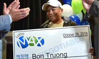 Bon Truong ngày nhận giải. Ảnh: Edmonton Journal