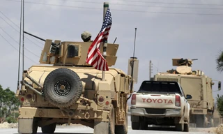 Phương tiện gắn cờ Mỹ tại Syria. Ảnh: Reuters