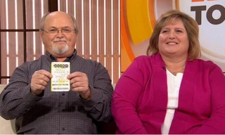 Ông bà Robinson xuất hiện trên sóng truyền hình.