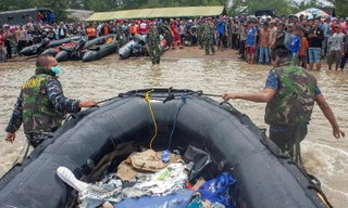 Lực lượng cứu hộ tham gia tìm kiếm xác máy bay Lion Air JT610. Ảnh: Reuters
