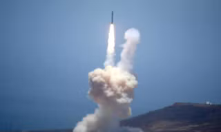 Hình ảnh thử nghiệm hệ thống "lá chắn" GMD hôm 30/5. Ảnh: AFP