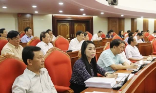 Các đại biểu làm việc tại Hội trường thảo luận về Đề án cải cách chính sách bảo hiểm xã hội. (Ảnh: Phương Hoa/TTXVN)