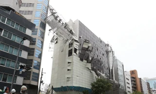 Nhật Bản oằn mình hứng bão Jebi: 9 người chết, 200 người bị thương