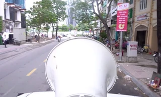 Trung tâm TP.HCM phát loa kêu gọi dân phòng chống bão Tembin