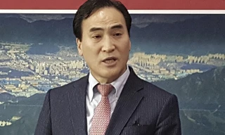 Tân Chủ tịch Interpol Kim Jong Yang. Ảnh: AP