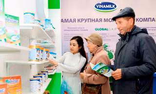 Sản phẩm Vinamilk được trưng bày tại hội chợ “Hàng Việt Nam chất lượng cao Mátxcơva 2015” tại Nga và đã chiếm được cảm tình của người tiêu dùng nơi đây.