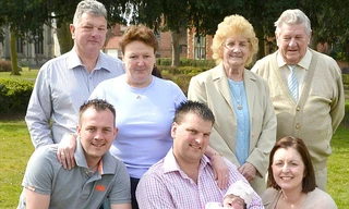 Dòng họ gần một thế kỷ mới có cháu gái