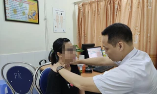 Bệnh nhân L đang được khám và điều trị tại BV Nội tiết TƯ. Ảnh: BV cung cấp