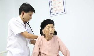 Thạc sĩ bác sĩ Nguyễn Văn Sơn – Trưởng đơn vị Can thiệp tim mạch – Phó giám đốc Trung tâm Tim mạch cho biết: Đây là trường hợp người bệnh cao tuổi nhất bị nhồi máu cơ tim được cứu sống tại Việt Nam