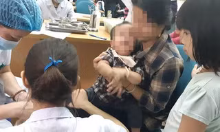 Chỉ trong hai ngày, 1500 trẻ ở Bắc Ninh đã được cha mẹ đưa xuống bệnh viện ở Hà Nội để xét nghiệm xem có bị nhiễm sán lợn hay không sau vụ việc cho trẻ mầm non ăn 'thịt bẩn, gà thối'.