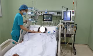 Bệnh nhân sau sốc nhiệt đang được điều trị tích cực tại Bệnh viện TW Quân đội 108