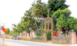 Người dân vây bắt đối tượng vác dao xông vào buổi lễ chém linh mục tử vong