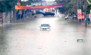 Mưa lớn khiến nhiều nơi ở Gia Lai, Kon Tum thành 'ao'