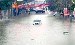 Mưa lớn khiến nhiều nơi ở Gia Lai, Kon Tum thành 'ao'