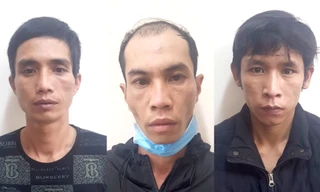 Từ trái qua là các đối tượng Giảng, Hải, Luân đang bị tạm giữ hình sự