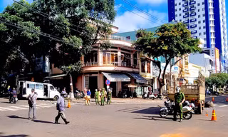 Gia Lai: Xe tải va chạm xe khách, 4 người bị thương