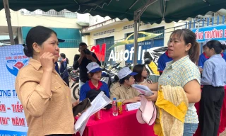 Nhiều giáo viên, cán bộ thôn thi tốt nghiệp THPT